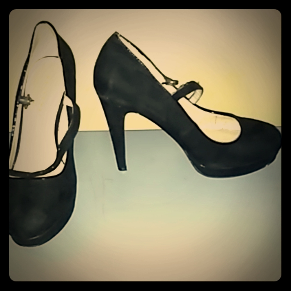 Heels - Picture 1 of 1